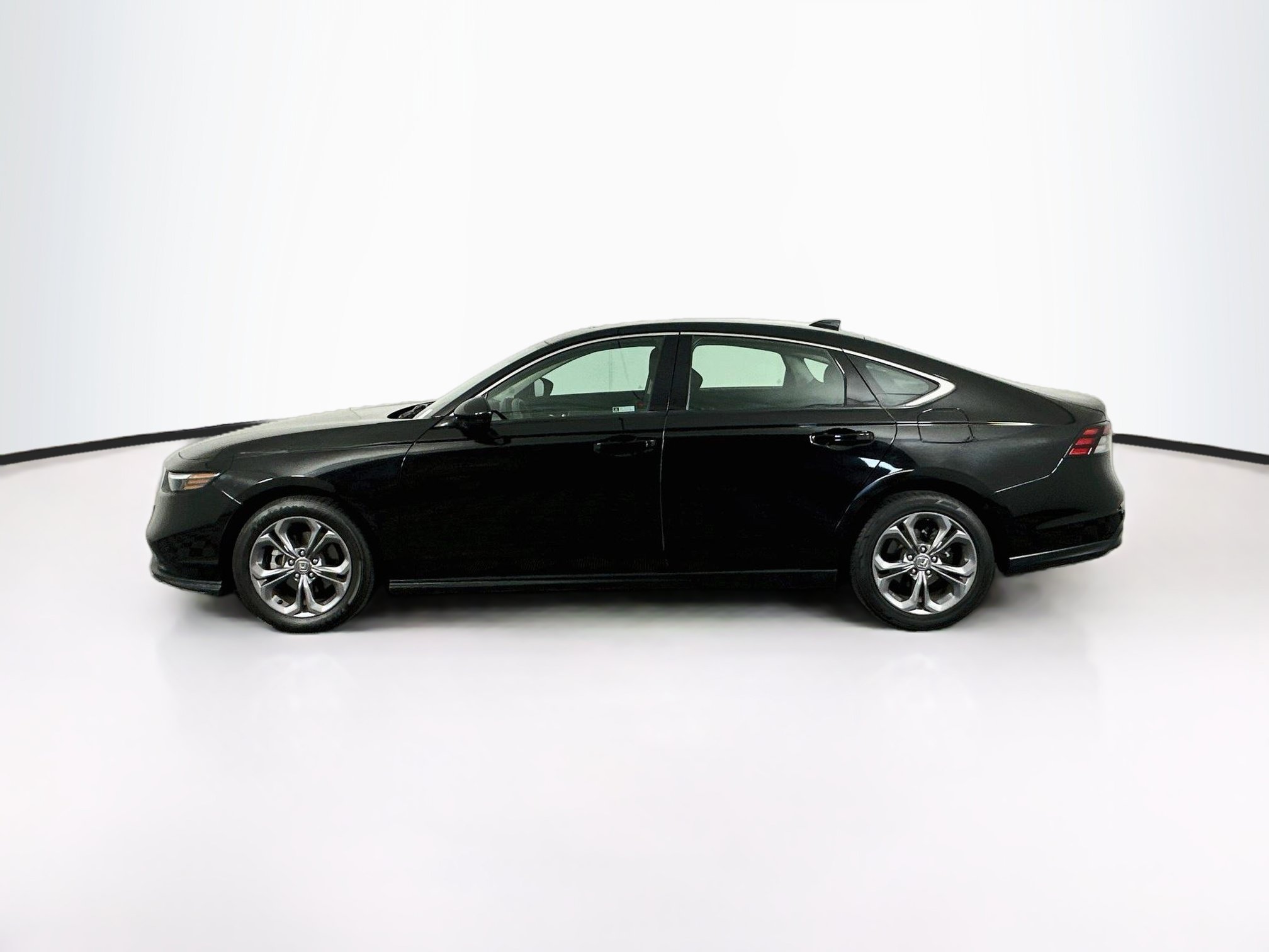 Used 2024 Honda Accord EX image 4