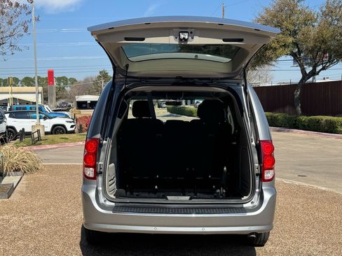 Used 2016 Dodge Grand Caravan SXT w/ Rear Park Assist Package image 13