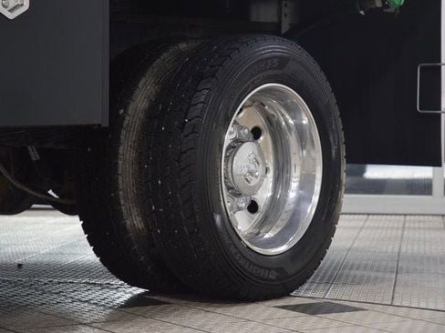 Used 2024 RAM 5500 Tradesman w/ Chrome Appearance Group image 18