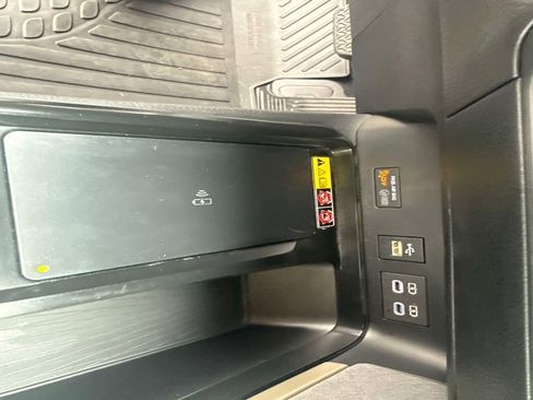 Used 2025 Toyota Camry LE w/ Convenience Package image 21