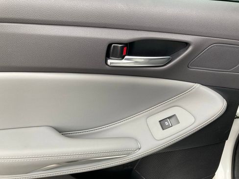 Used 2022 Toyota Avalon XLE image 12