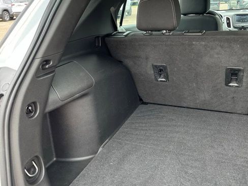 Used 2021 Chevrolet Equinox LS image 23