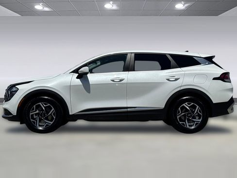 Used 2023 Kia Sportage LX FWD image 2