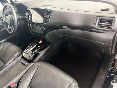 Used 2021 Honda Pilot Touring image 32