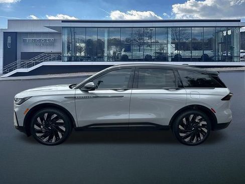 New 2026 Lincoln Nautilus Reserve w/ Jet Appearance Package AWD/4WD image 4