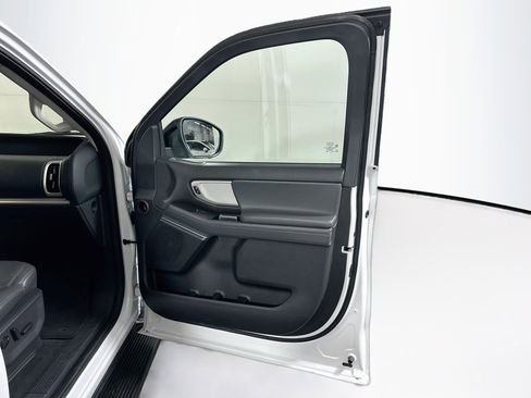 Used 2025 Ford Expedition Active AWD/4WD image 36
