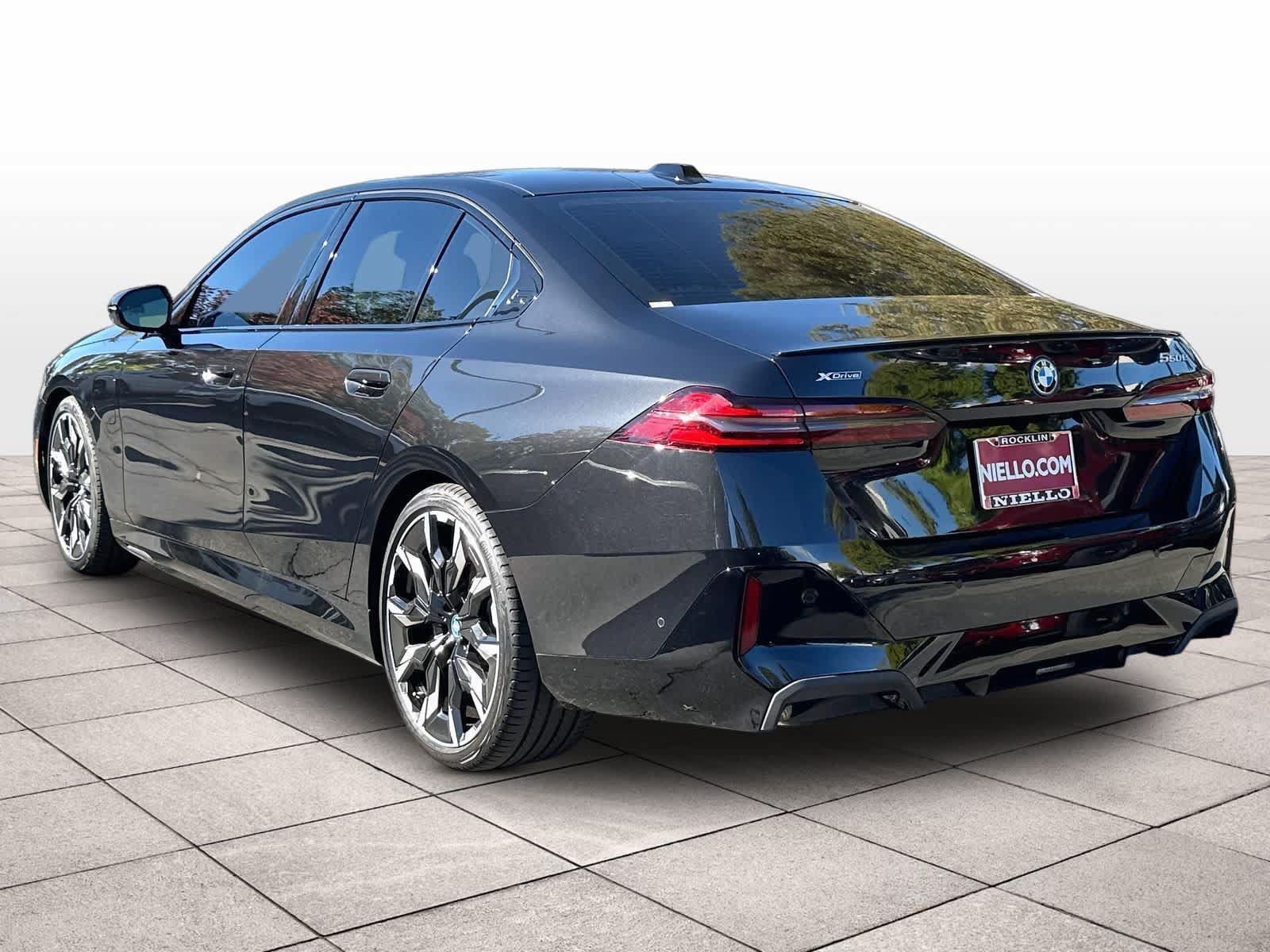 Used 2025 BMW 550e xDrive w/ Premium Package AWD/4WD image 12