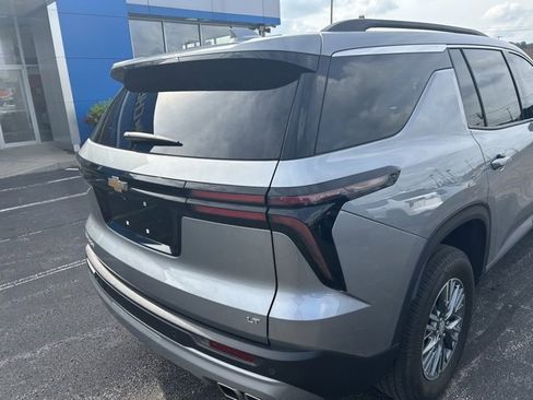 Used 2024 Chevrolet Traverse LT image 38