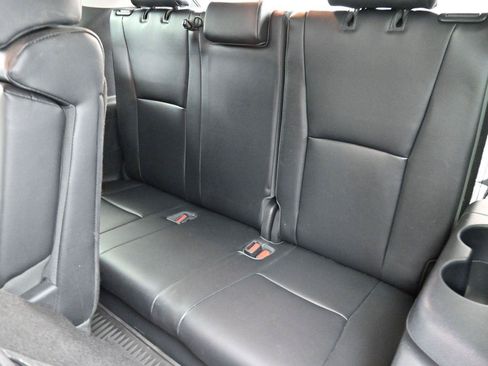 Used 2022 Toyota Highlander XLE AWD/4WD image 33