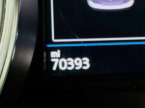 Used 2021 Volkswagen Tiguan SE image 19