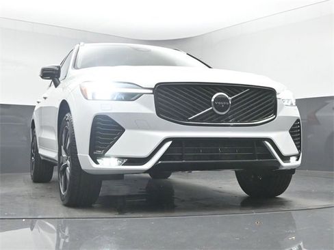 New 2026 Volvo XC60 B5 Core w/ Climate Package image 37