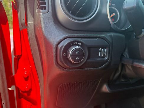 Used 2023 Jeep Gladiator Sport AWD/4WD image 17
