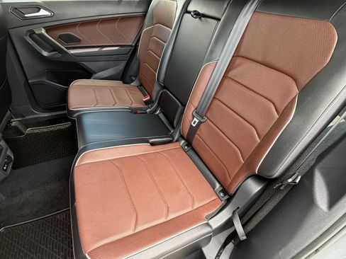 Certified 2022 Volkswagen Tiguan SEL R-Line image 21