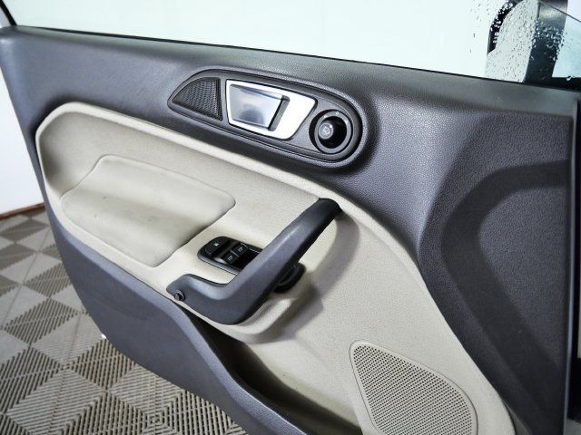 Used 2014 Ford Fiesta SE FWD image 25