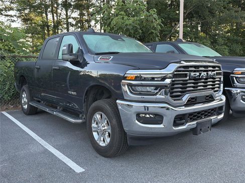 Used 2026 RAM 2500 Big Horn AWD/4WD image 3