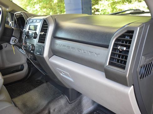 Used 2018 Ford F250 XL w/ Power Equipment Group RWD image 18