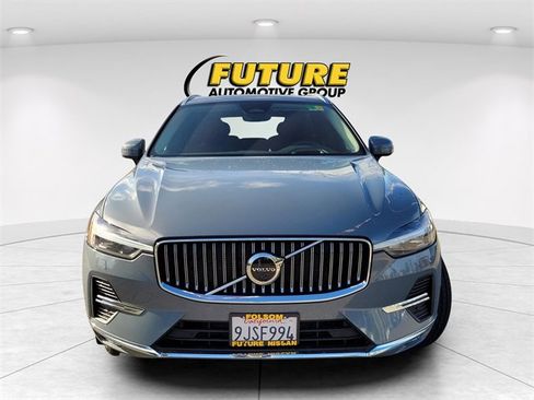 Used 2022 Volvo XC60 B5 Inscription w/ Advanced Package image 2