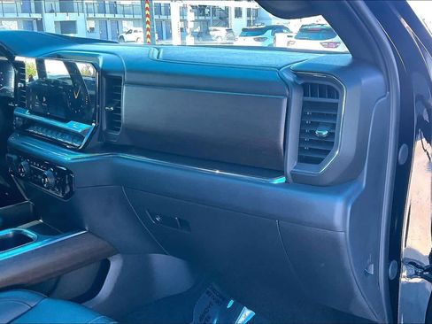 Used 2025 Chevrolet Silverado 1500 High Country w/ High Country Premium Package AWD/4WD image 19