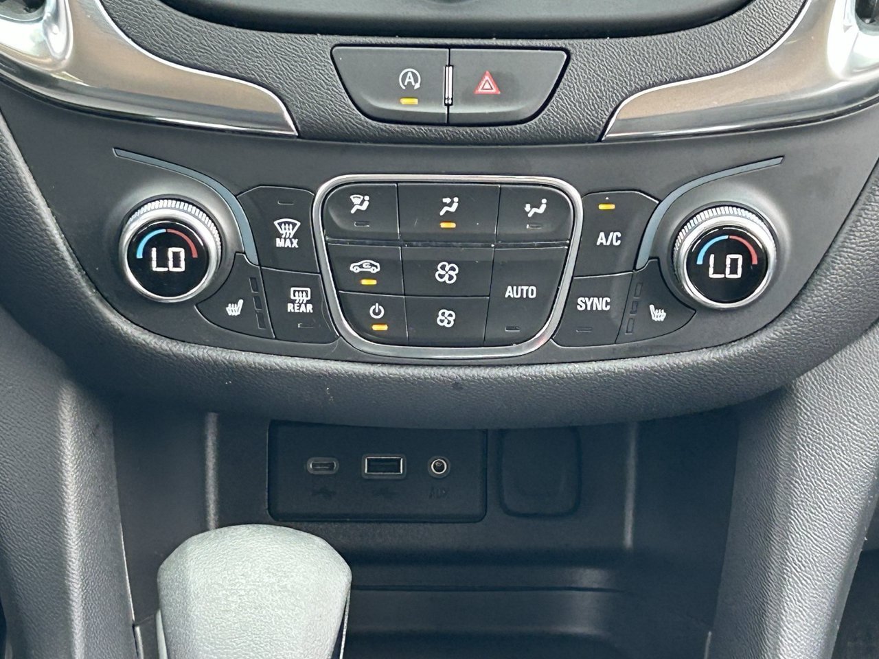 Used 2024 Chevrolet Equinox LT FWD image 22