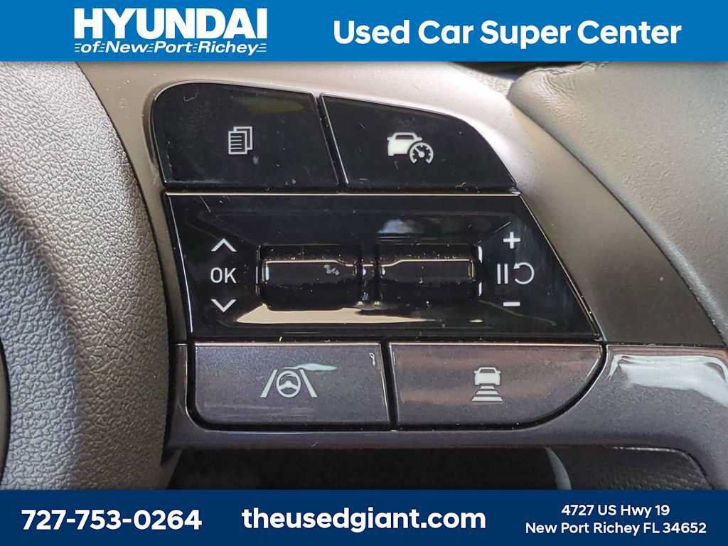 Certified 2025 Hyundai Elantra Limited FWD image 29