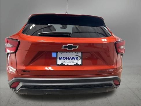 Used 2024 Chevrolet Trax RS w/ Driver Confidence Package image 8