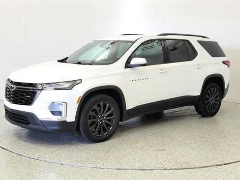 Used 2023 Chevrolet Traverse RS FWD image 3