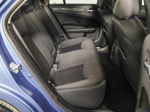 Used 2022 Chrysler 300 Touring w/ Sport Appearance Package RWD image 39