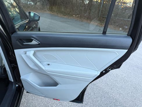 Certified 2023 Volkswagen Tiguan SE R-Line image 11