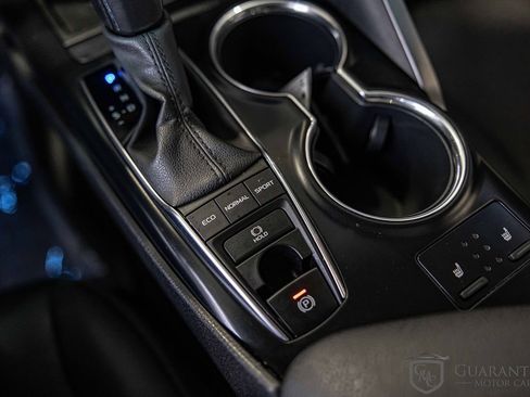 Used 2020 Toyota Camry XLE image 31