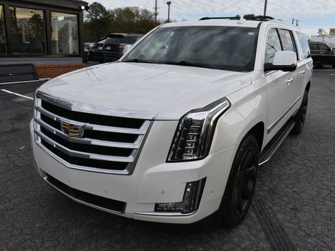 Used 2020 Cadillac Escalade ESV Premium Luxury image 2