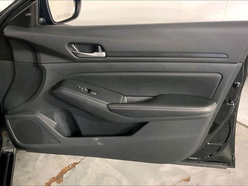 Used 2025 Nissan Altima 2.5 SV FWD image 25