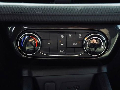 Used 2025 Chevrolet TrailBlazer LT AWD/4WD image 28