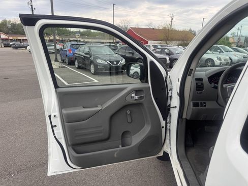 Used 2019 Nissan Frontier S image 12