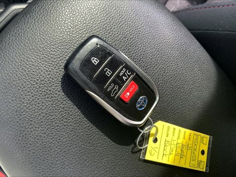 Used 2021 Toyota RAV4 SE AWD/4WD image 15