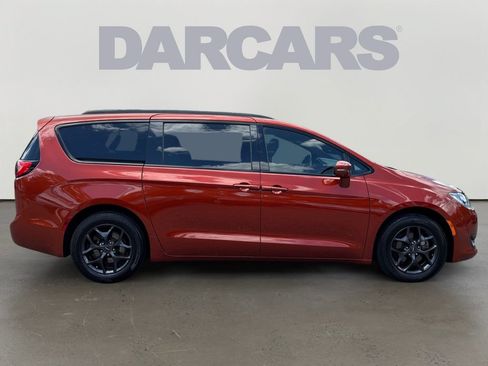 Used 2018 Chrysler Pacifica Limited w/ Advanced Safetytec Group FWD image 8