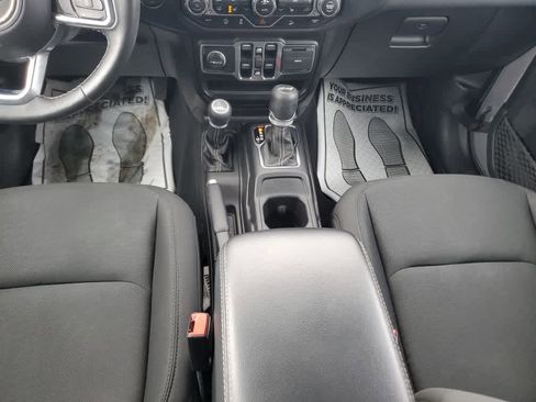 Used 2020 Jeep Wrangler Unlimited Sahara image 22