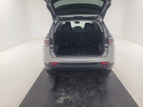Used 2022 Jeep Compass Latitude FWD image 29