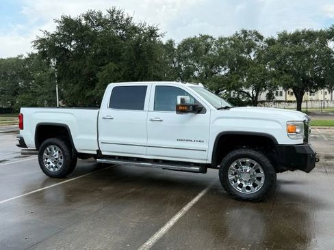 Used 2016 GMC Sierra 2500 Denali w/ Duramax Plus Package image 6