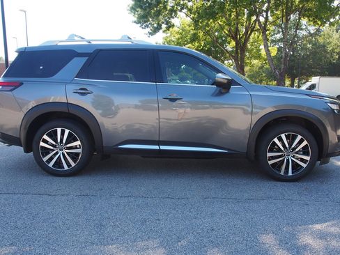 New 2025 Nissan Pathfinder Platinum w/ Cargo Package image 8