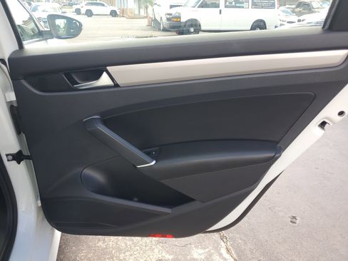 Used 2020 Volkswagen Passat 2.0T SE image 39