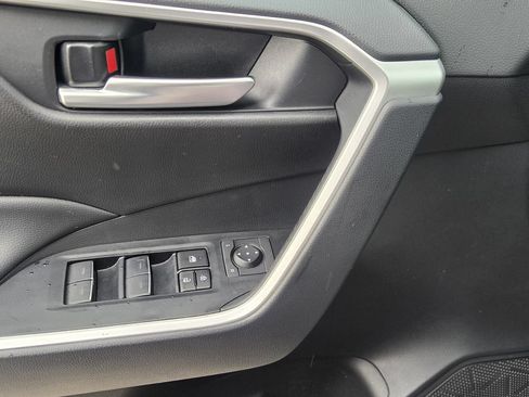 Used 2024 Toyota RAV4 XLE AWD/4WD image 27