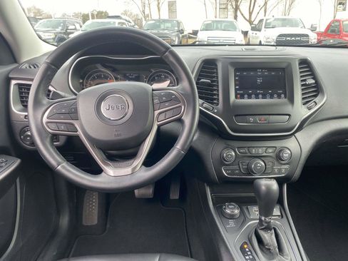 Used 2019 Jeep Cherokee Latitude Plus image 12