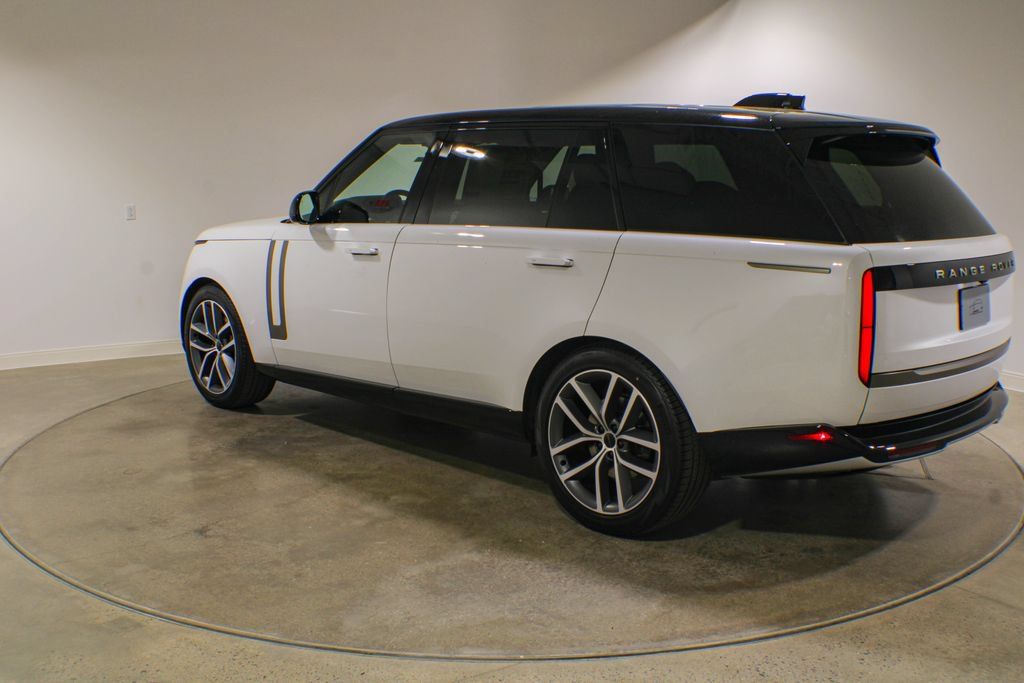 New 2026 Land Rover Range Rover Long Wheelbase SE AWD/4WD image 3
