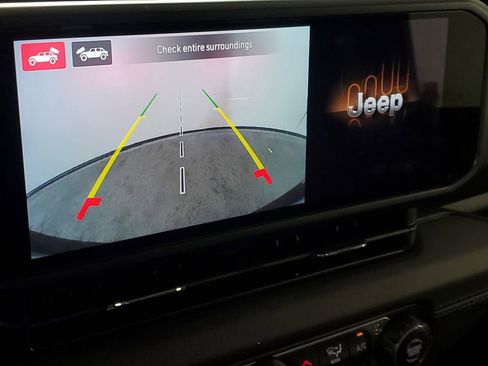 Used 2025 Jeep Wrangler Sahara image 20