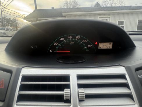 Used 2008 Toyota Yaris 2-Door Hatchback image 10