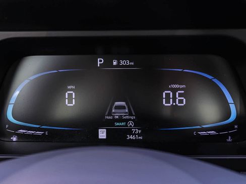 Used 2025 Hyundai Elantra SE w/ Cargo Package image 27