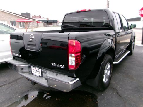 Used 2010 Nissan Frontier SE image 3