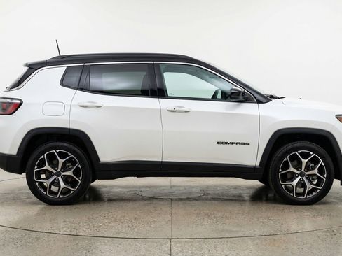 Used 2025 Jeep Compass Limited image 11