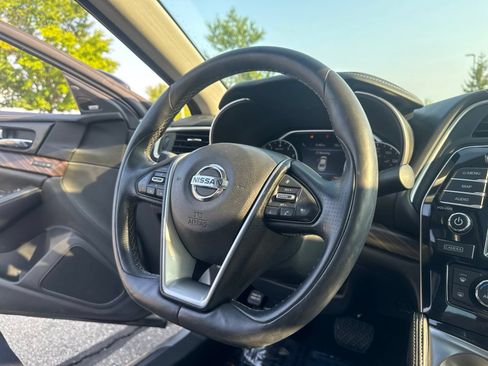 Used 2017 Nissan Maxima Platinum FWD image 19