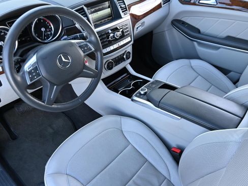 Used 2013 Mercedes-Benz GL 550 4MATIC image 12